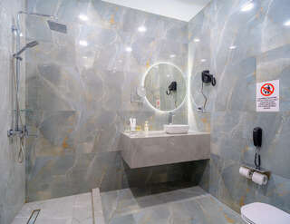 Гостиница Лорд Махачкала Стандарт с кроватью Queen-size  и балконом-6