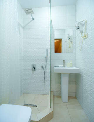 Гостиница Лорд Махачкала Семейный стандарт с кроватью Queeen-size-6