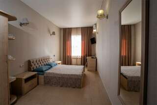 Гостиница Лорд Махачкала Семейный стандарт с двуспальной кроватью-6