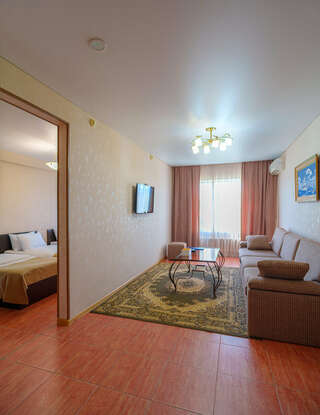 Гостиница Лорд Махачкала Люкс с балконом-8