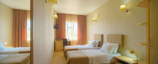 Гостиница Лорд Махачкала Семейный стандарт с кроватью King-size или двумя односпальными кроватями-2