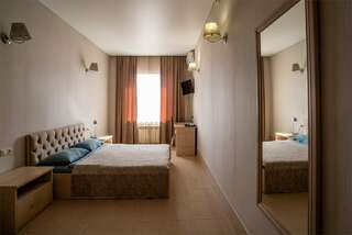 Гостиница Лорд Махачкала Семейный стандарт с двуспальной кроватью-4