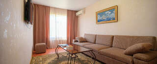 Гостиница Лорд Махачкала Люкс с балконом-2