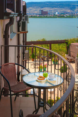 Гостиница Лорд Махачкала Реновированный Стандарт с балконом, с кроватью King-size или двумя односпальными кроватями-8