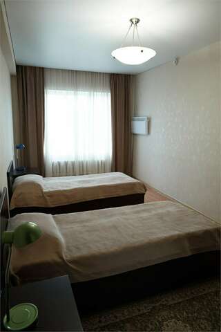 Гостиница Лорд Махачкала Двухкомнатный Супериор с двумя односпальными кроватями и мини-кухней-3