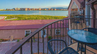 Гостиница Лорд Махачкала Стандарт с кроватью Queen-size  и балконом-5