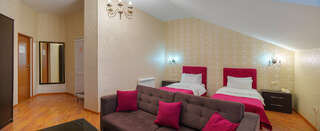 Гостиница Лорд Махачкала Стандарт с кроватью Queen-size  и балконом-3