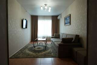 Гостиница Лорд Махачкала Двухкомнатный Супериор с двумя односпальными кроватями и мини-кухней-1