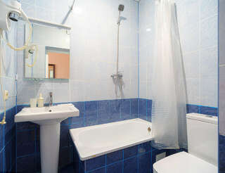 Гостиница Лорд Махачкала Стандарт с кроватью Queen-size  и балконом-6