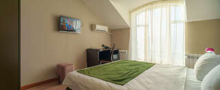 Гостиница Лорд Махачкала Реновированный Стандарт с балконом, с кроватью King-size или двумя односпальными кроватями-6