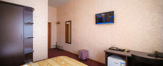 Гостиница Лорд Махачкала Стандарт с кроватью Queen-size-2