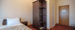 Гостиница Лорд Махачкала Стандарт с кроватью Queen-size  и балконом-2