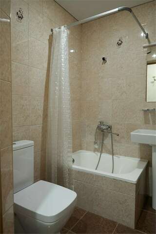 Гостиница Лорд Махачкала Семейный стандарт с двуспальной кроватью-8